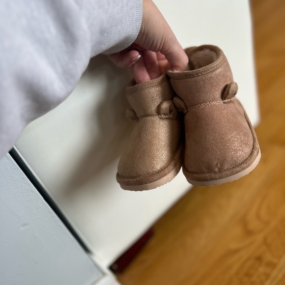 Cozy sparkly light pink baby Boots - Picture 2 of 5